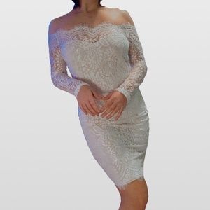 White Lace Formfit Antique Dress